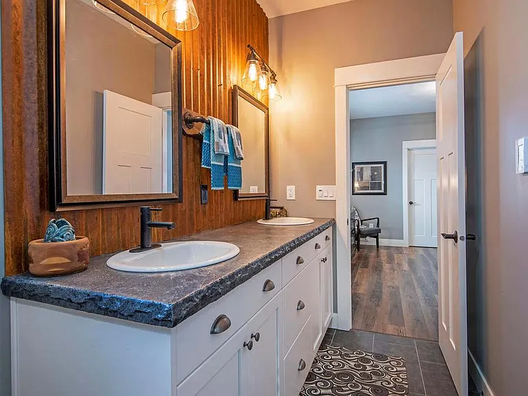 1038 E Black Butte Ave — Photo 15