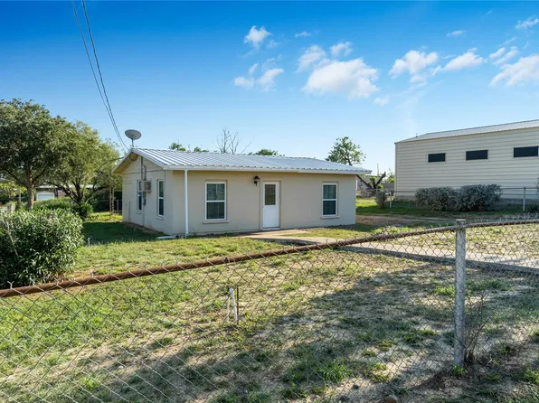 106 Overview Dr, Zapata, TX 78076