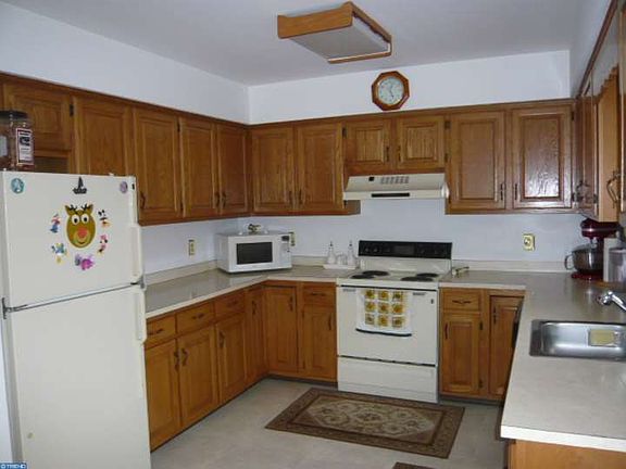 4th image of 1158 Valley Stream Dr