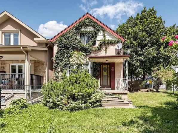 18 Dunraven Dr, Toronto, ON M6M 1H1