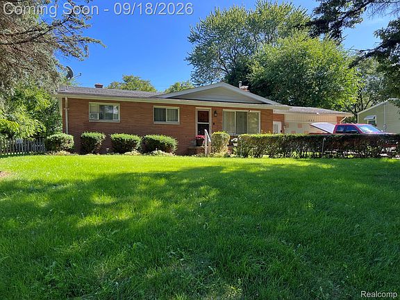 3rd image of 1490 Autumn Dr
