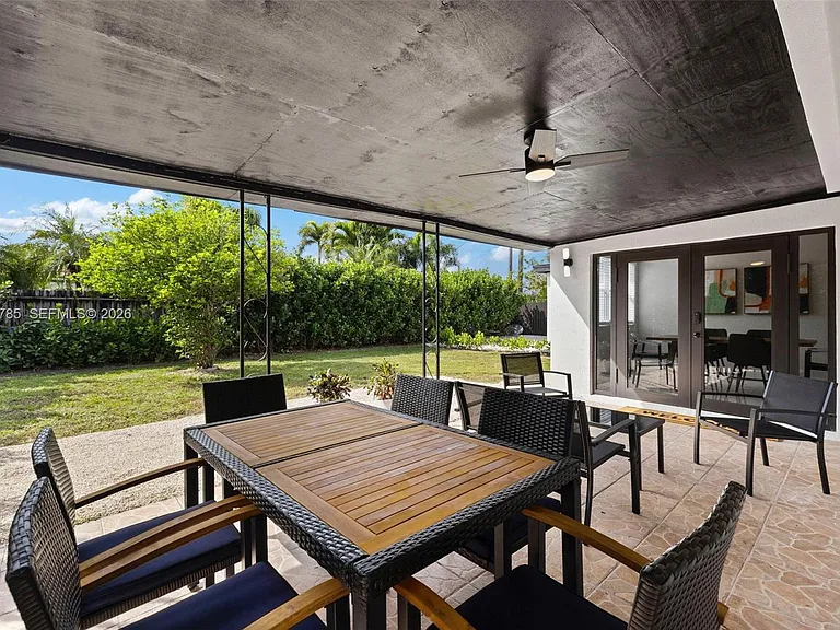 710 SW 70th Ave — Photo 16