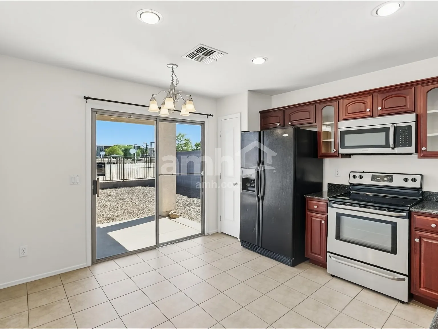3 bed, 2.0 bath, 1107 sqft, $1,580 — Photo 4