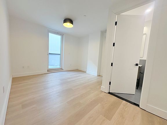 4th image of 159 Meserole Ave #103