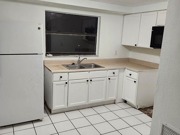 2nd image of 2537 N Tuttle Ave