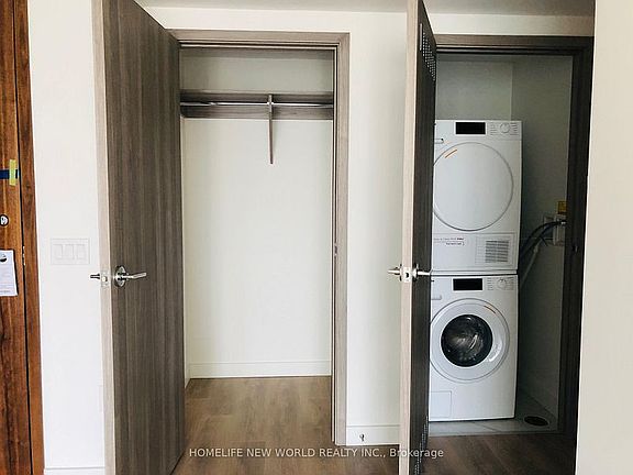 5th image of 23 Spadina Ave #2201