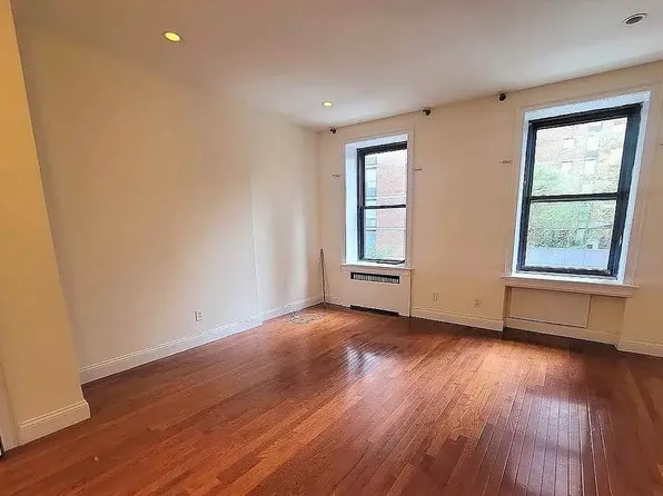 411 W 43rd St #3Y, New York, NY 10036