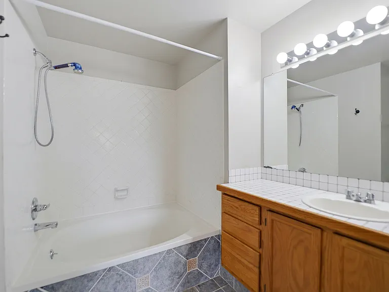 4827 Herndon Cir — Photo 8