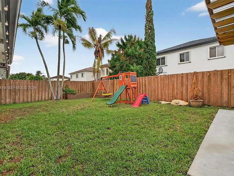 15874 SW 138th Ter — Photo 31