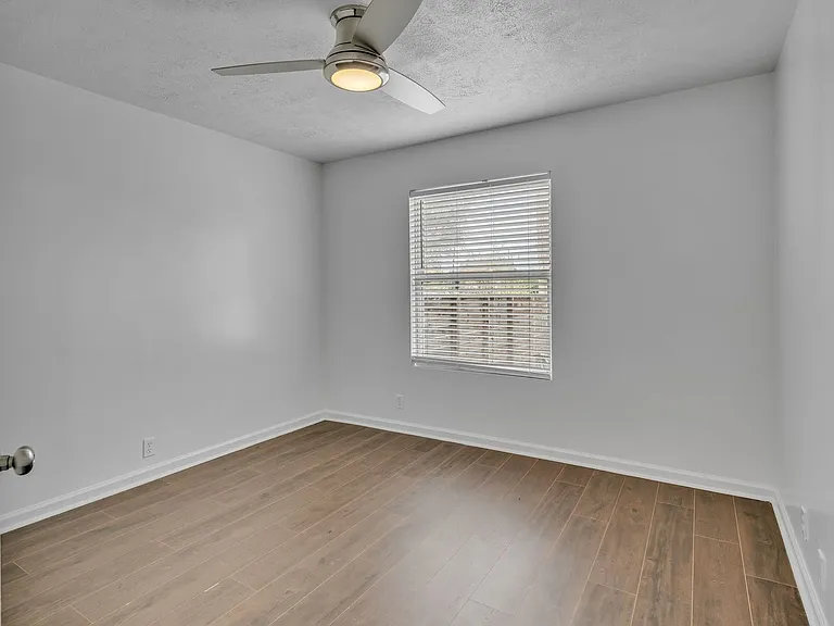 2714 Jefferson St — Photo 13