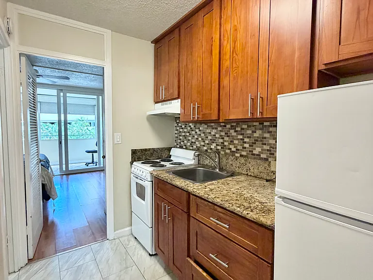 425 Ena Rd #204C — Photo 5
