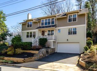 2425 N Woodrow St, Arlington, VA 22207