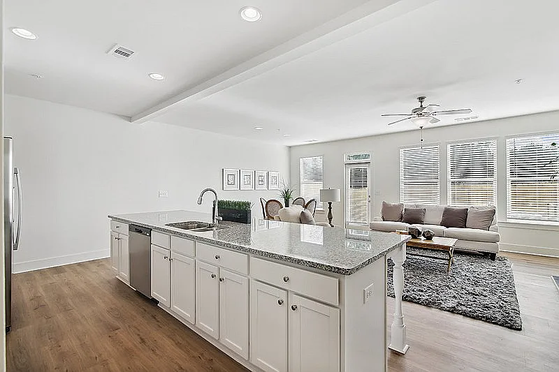 Vaughn Townhomes — Photo 2