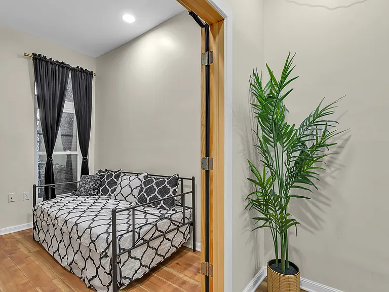 810 Broadway #2 — Photo 7