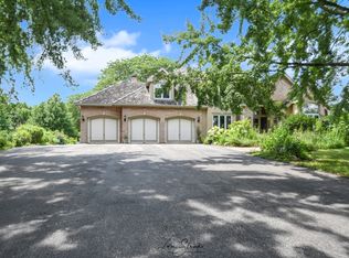 6N600 Foley Ln, St Charles, IL 60175