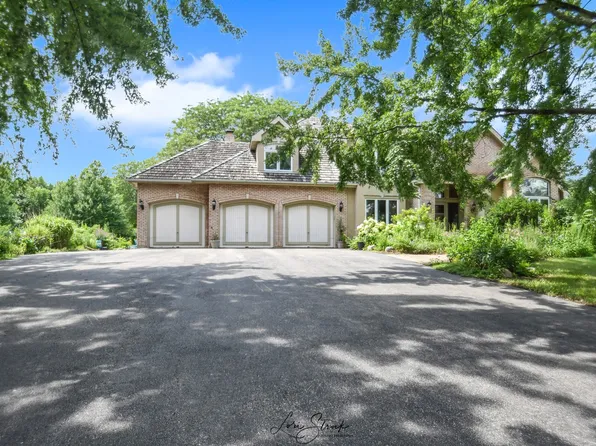 6N600 Foley Ln, St Charles, IL 60175