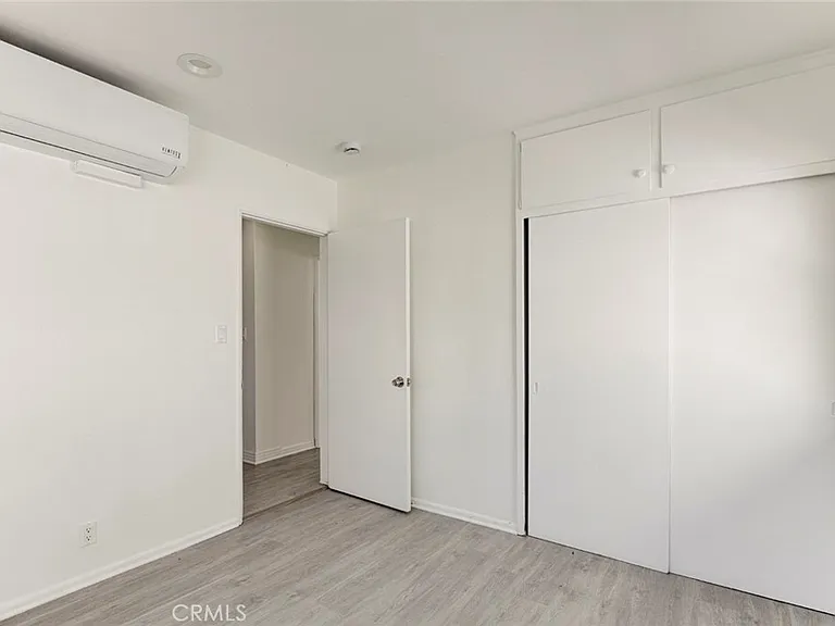 14916 Wyandotte St — Photo 16