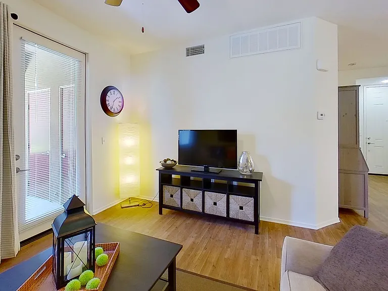 Avila Apartment Homes — Photo 32