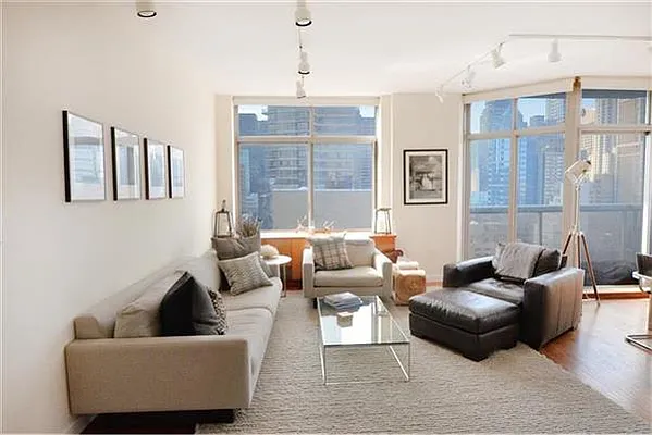 Rented by Peter Ashe | media 4