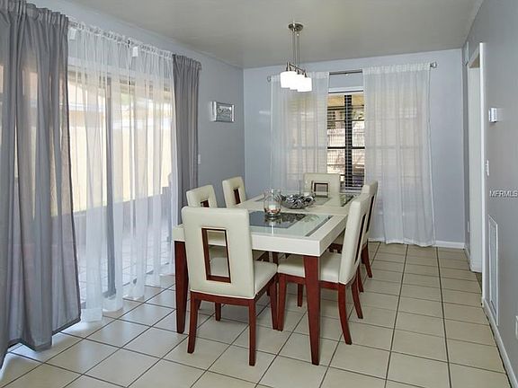 Formal and Elegant Dining Room