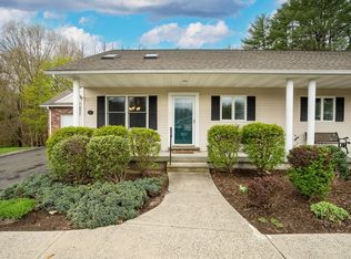 399 Bridge Rd APT F, Northampton, MA 01062