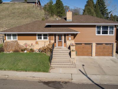 707 9th Ave NW, Mandan, ND, 58554