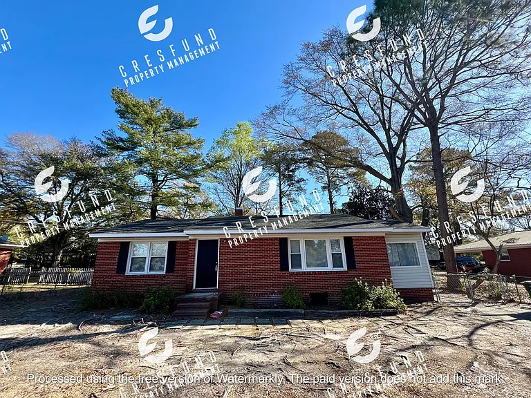 905 Poplar Dr — Photo 1