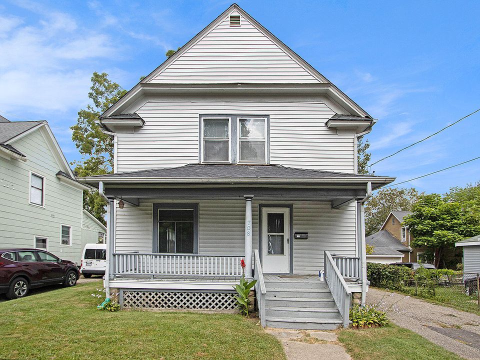 1st image of 708 Pioneer St