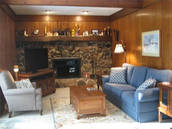 4th image of 32625 Groveland Dr