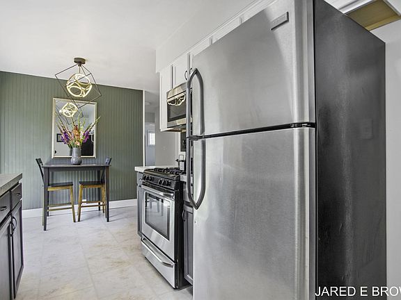 5th image of 1611 Wisconsin St
