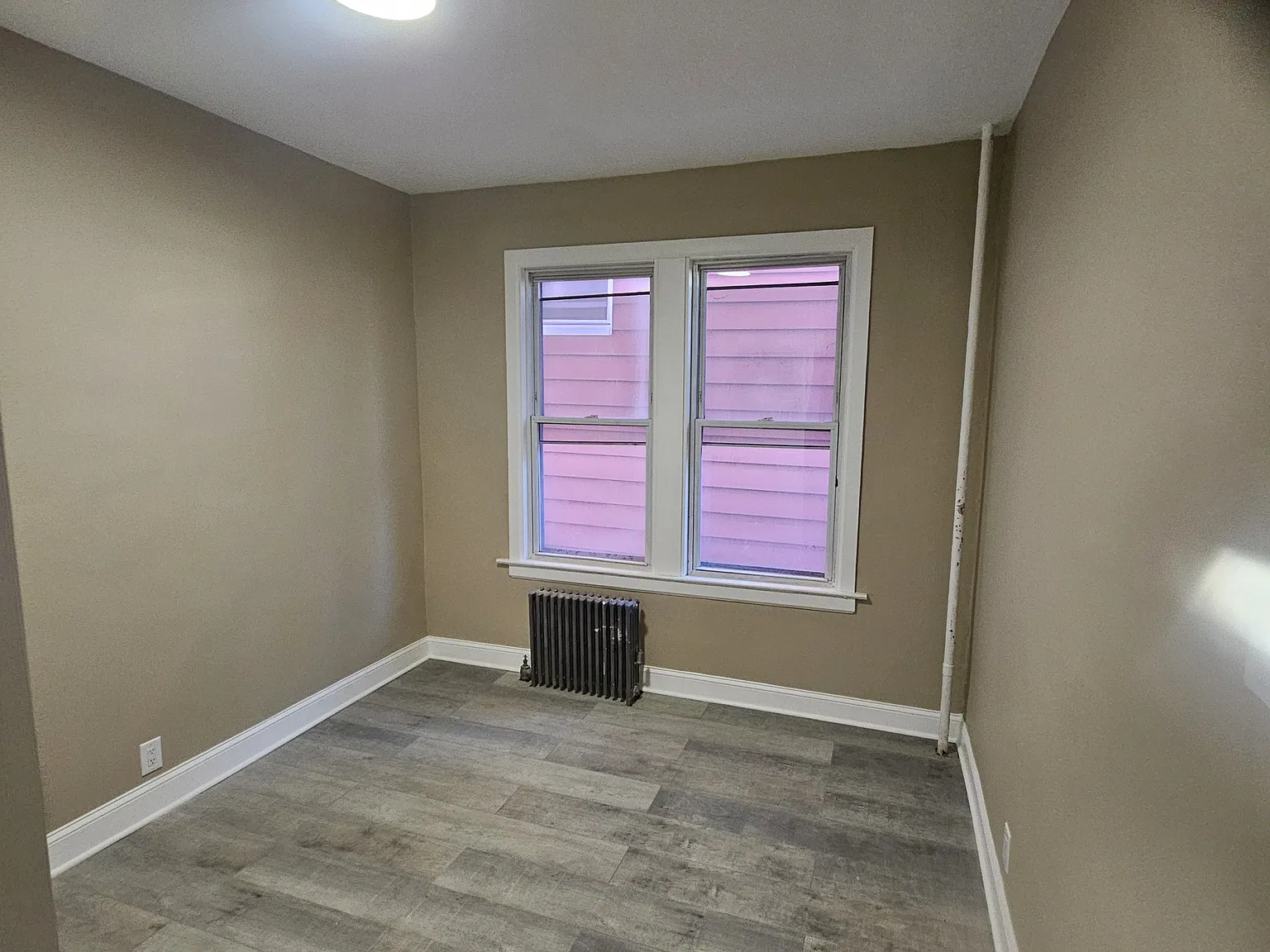 3 bed, 1000 sqft, $2,400 — Photo 4