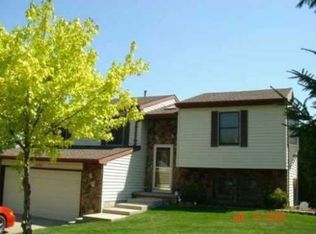 535 Dutch Hill Dr, Lansing, MI