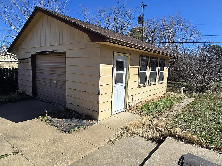 4520 S Washington Ave — Photo 4