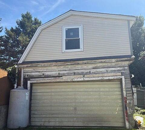 5th image of 157 W Noble St