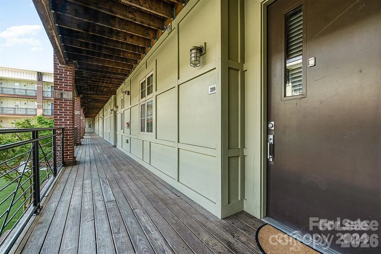 1 bed, 1.0 bath, 808 sqft, $1,600 — Photo 3