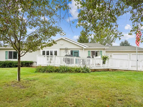 3455 Jepsen Rd, Cedar Falls, IA 50613