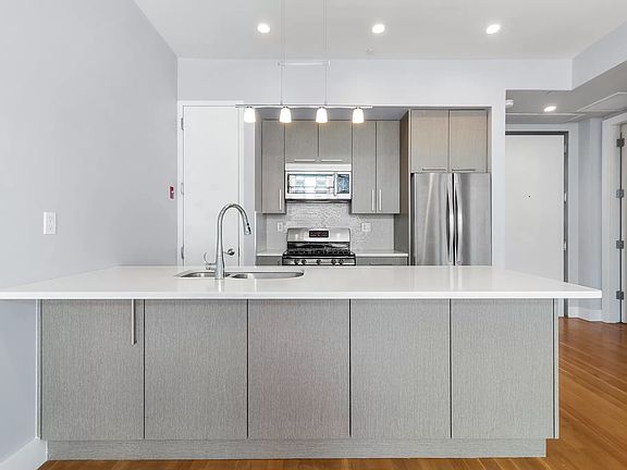 3rd image of 186 India St APT 4