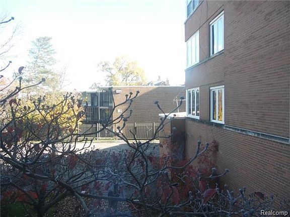 4th image of 333 Covington Dr