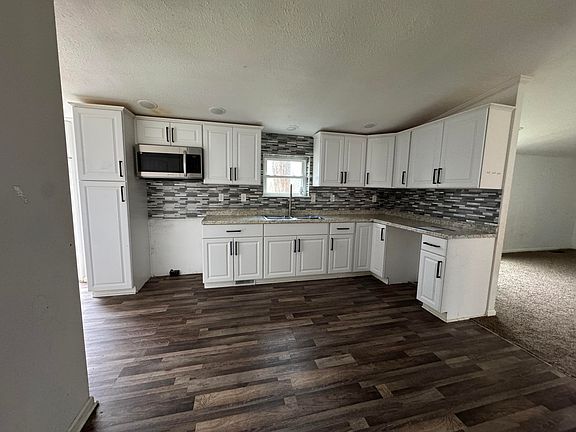 3rd image of 601 E Floral Street