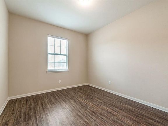 4th image of 1516 Park Trails Blvd