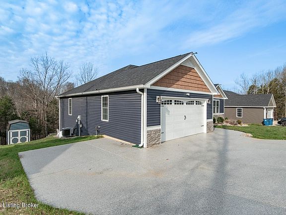 4th image of 241 Woodview Dr