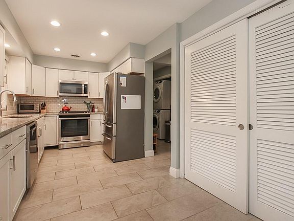 4th image of 24885 Twickenham Dr