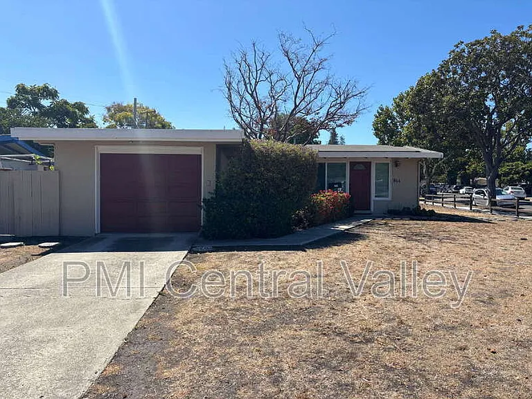 944 Bridgewood Way — Photo 2