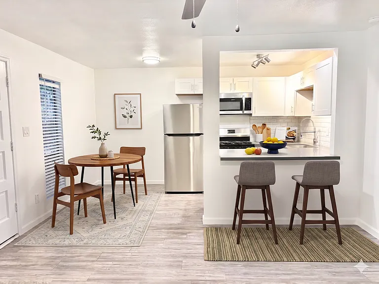 Coronado 137 — Photo 18
