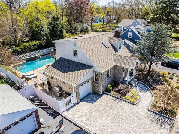 967 River Rd, New Milford, NJ 07646