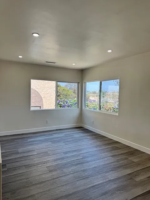1434 E 7th St — Photo 3