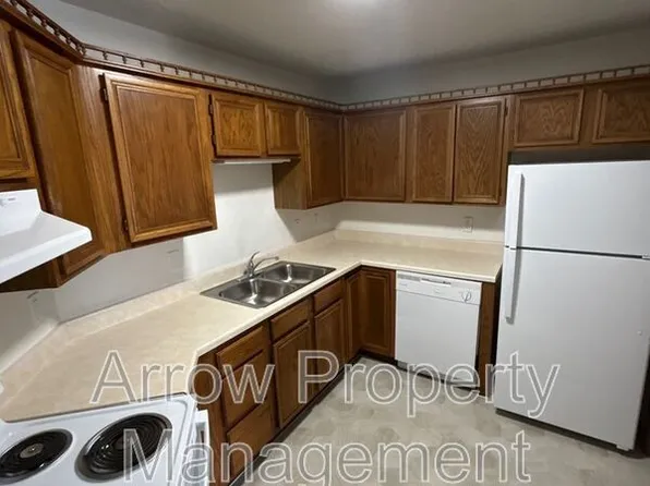 205 E Arbor Ave #305G, Bismarck, ND 58504