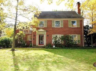 22300 Calverton Rd, Shaker Heights, OH 44122