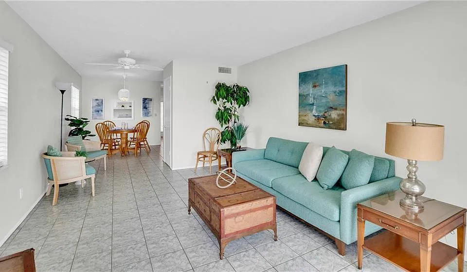 17 Vista Palm Ln #201