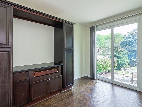 5th image of 3 Arboretum Dr #3F